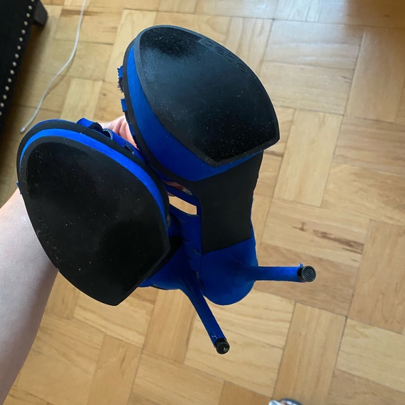 Bebe, Royal blue laser cut sandal heels. Size 6 - Picture 8 of 8